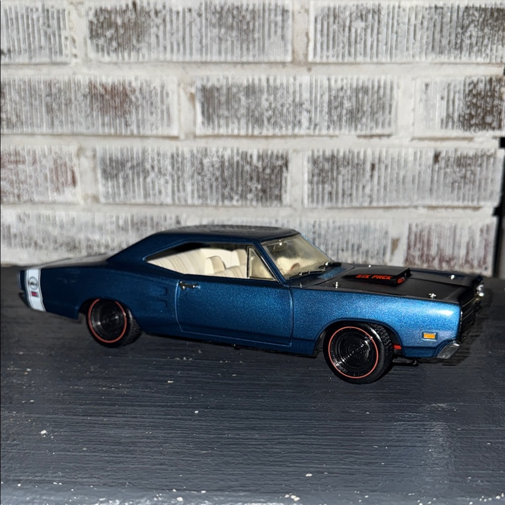 ERTL 1/18 AMERICAN MUSCLE BLUE 1969 DODGE SUPER BEE Six Pack Die Cast